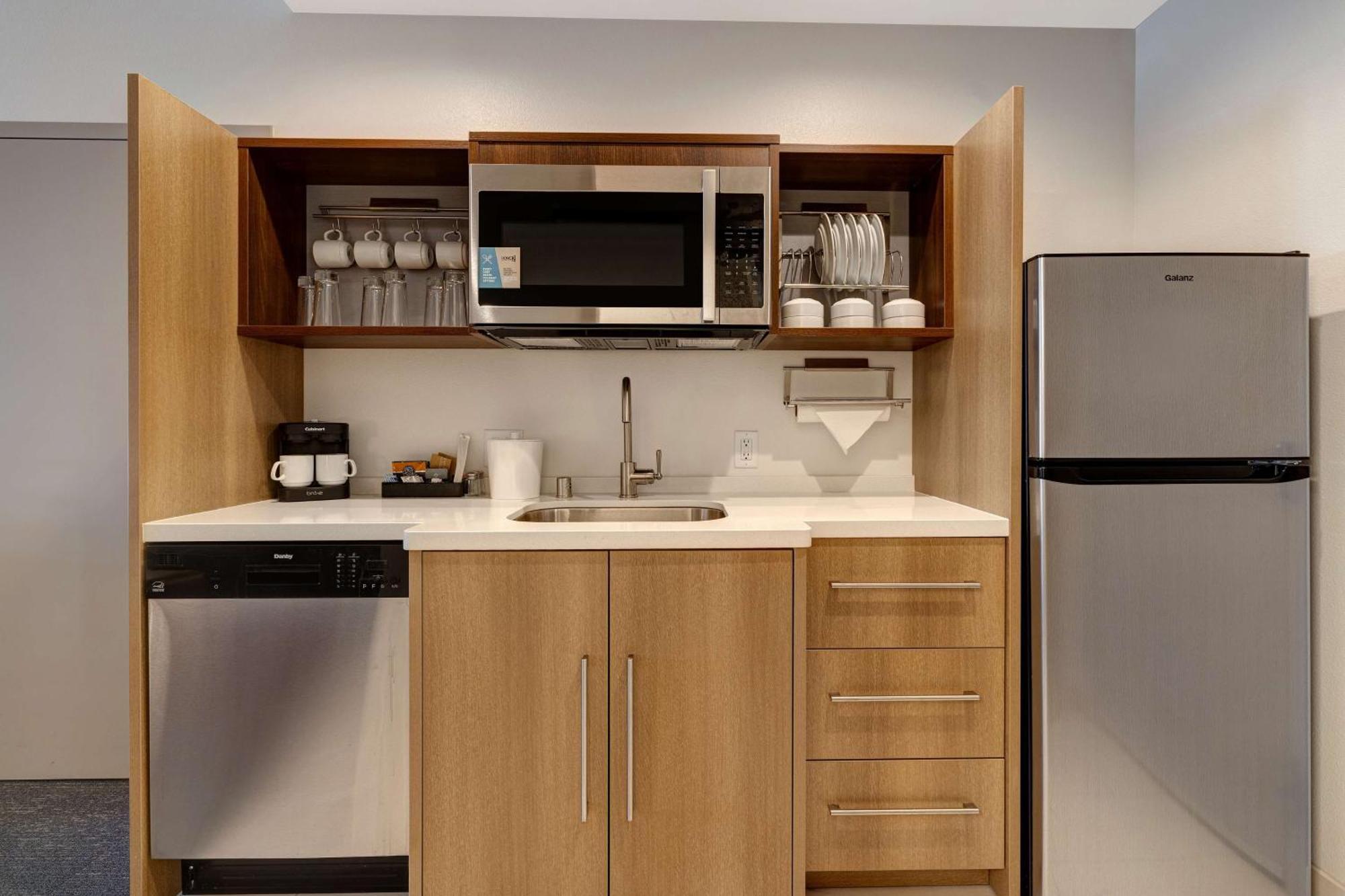 Home2 By Hilton Vegas Northwest 3*