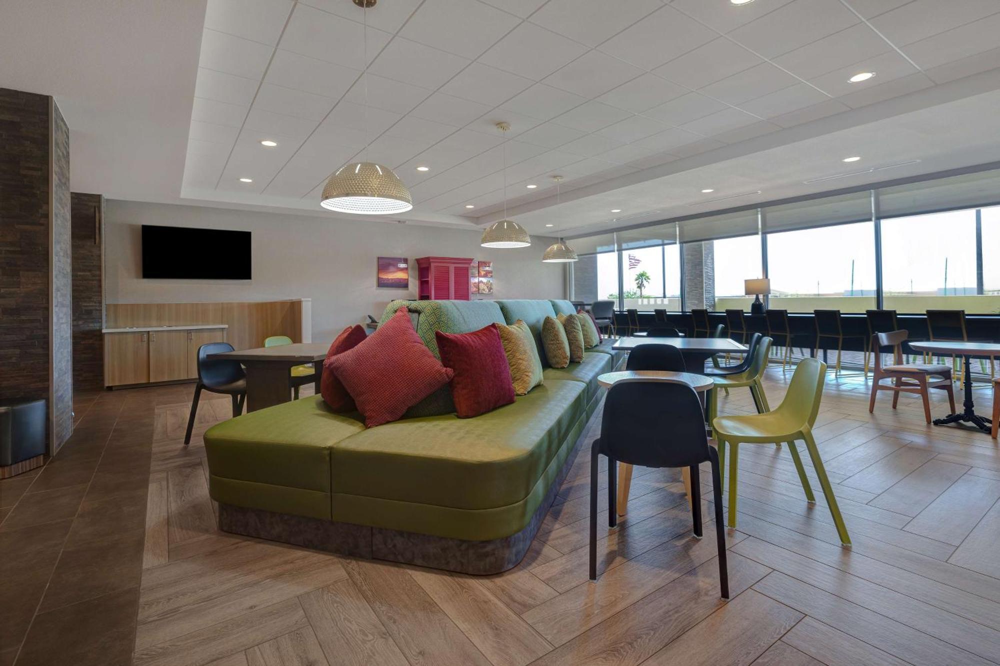 Home2 By Hilton Vegas Northwest Hotel 3*