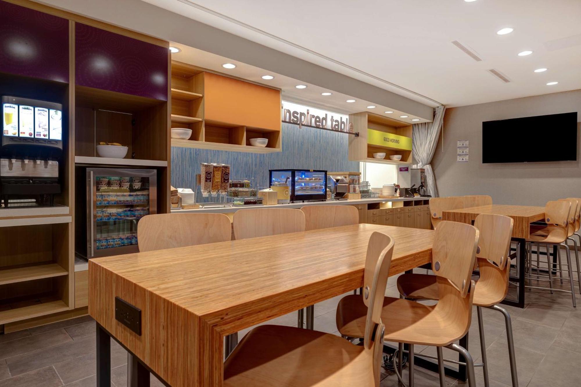 Hotel Home2 By Hilton Vegas Northwest 3*