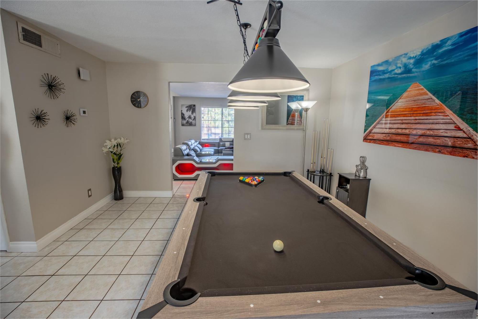 Сasa de vacaciones 1800 Sqft House W/heated Pool Spa 13min From Strip *