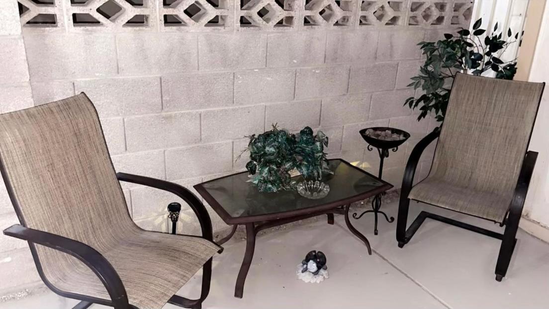 Cozy Studio…5 Min Away From Airport. “ Apartamento *