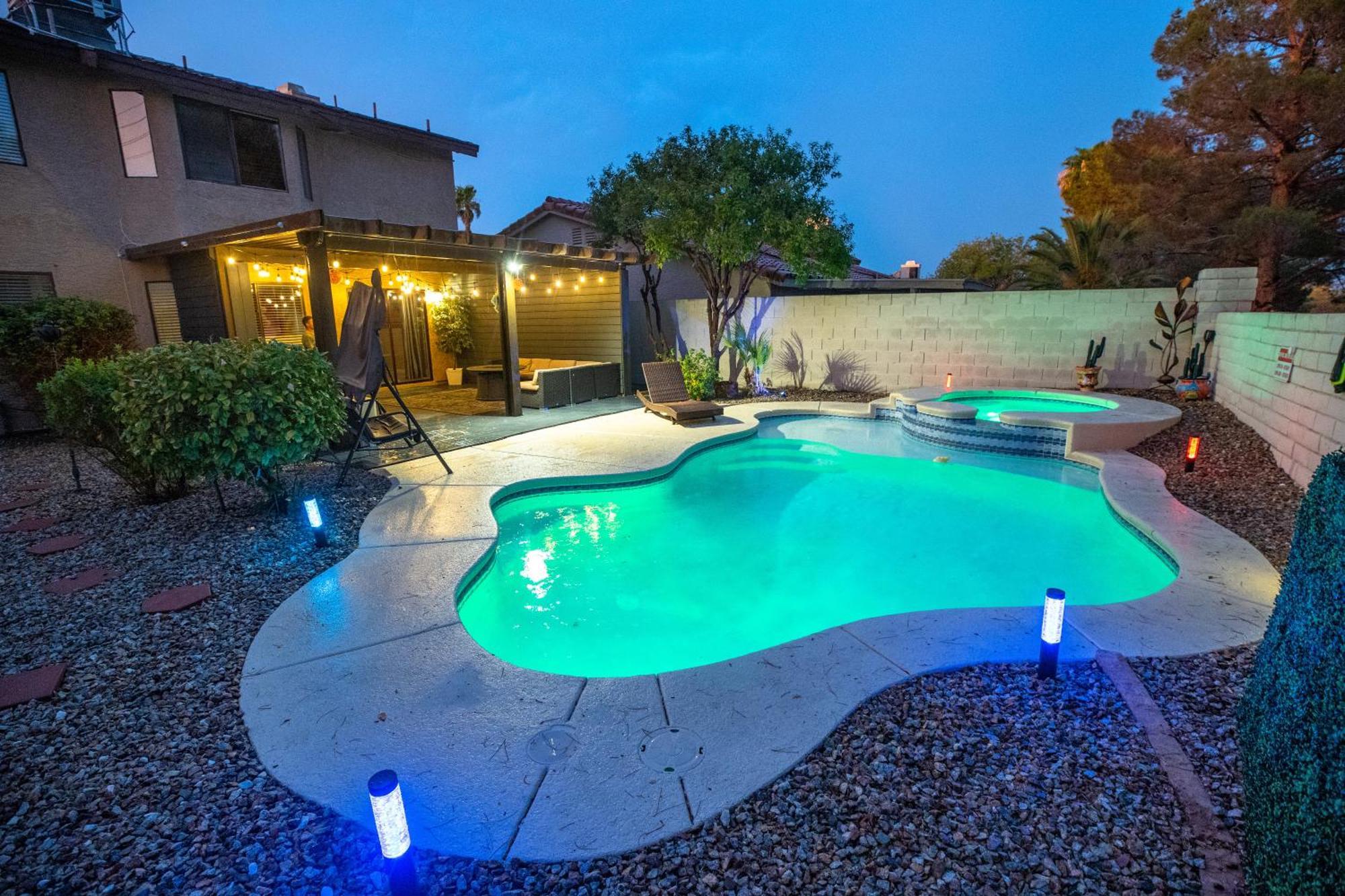 Сasa de vacaciones 1800 Sqft House W/heated Pool Spa 13min From Strip Las Vegas