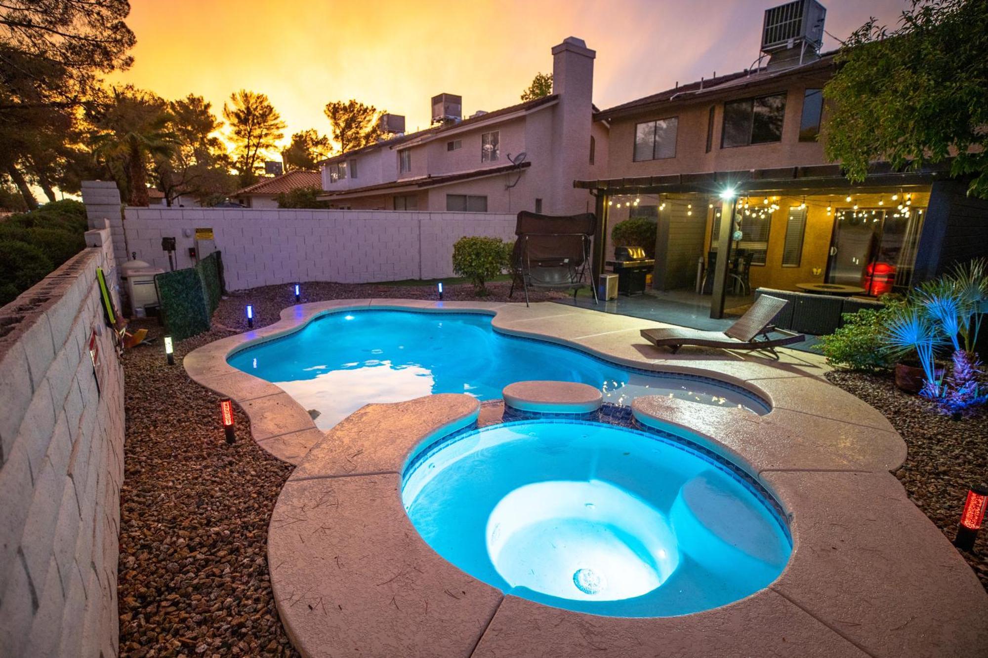 Сasa de vacaciones 1800 Sqft House W/heated Pool Spa 13min From Strip Las Vegas