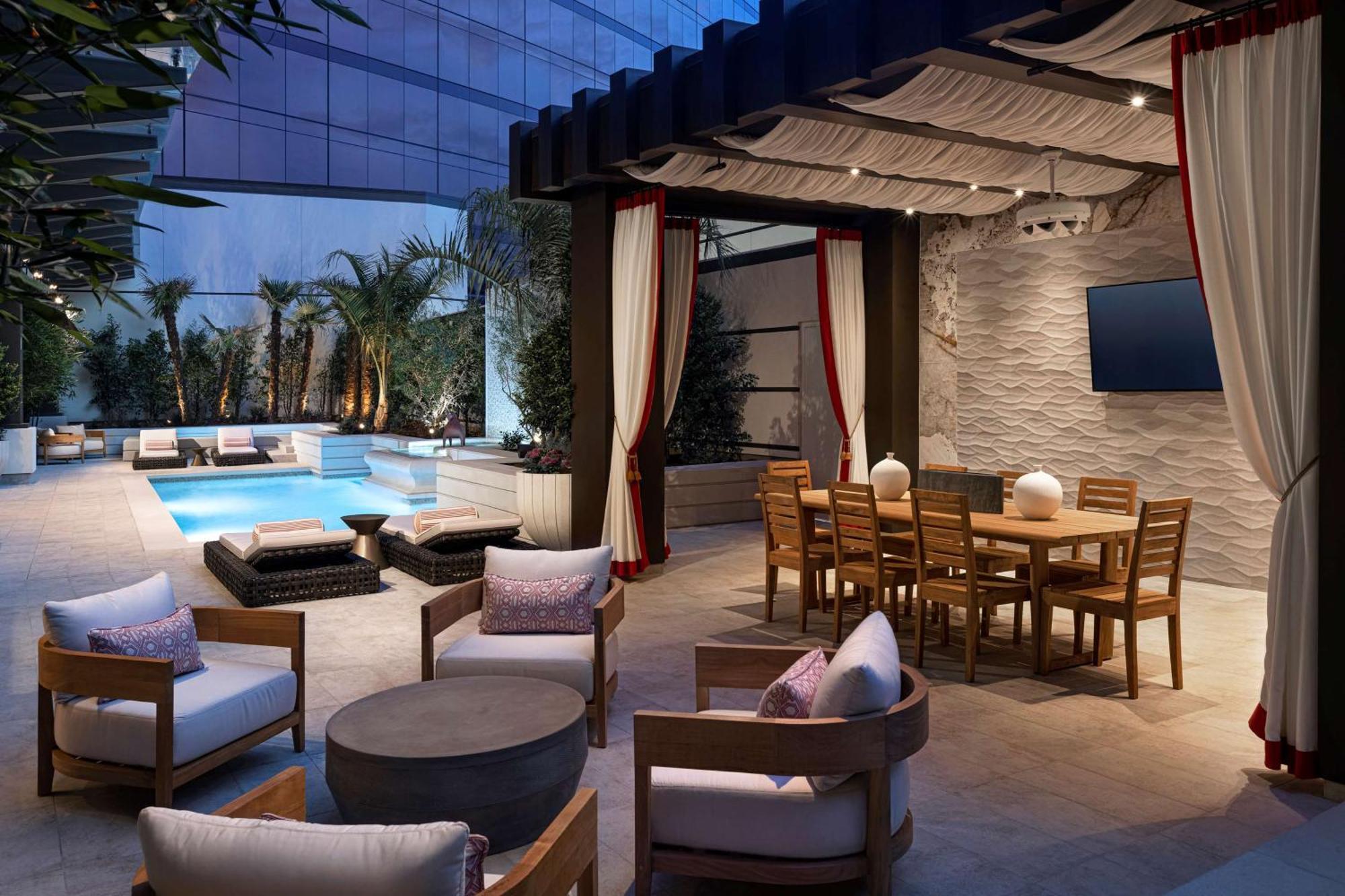 Crockfords Vegas, Lxr & At World Resort 5*