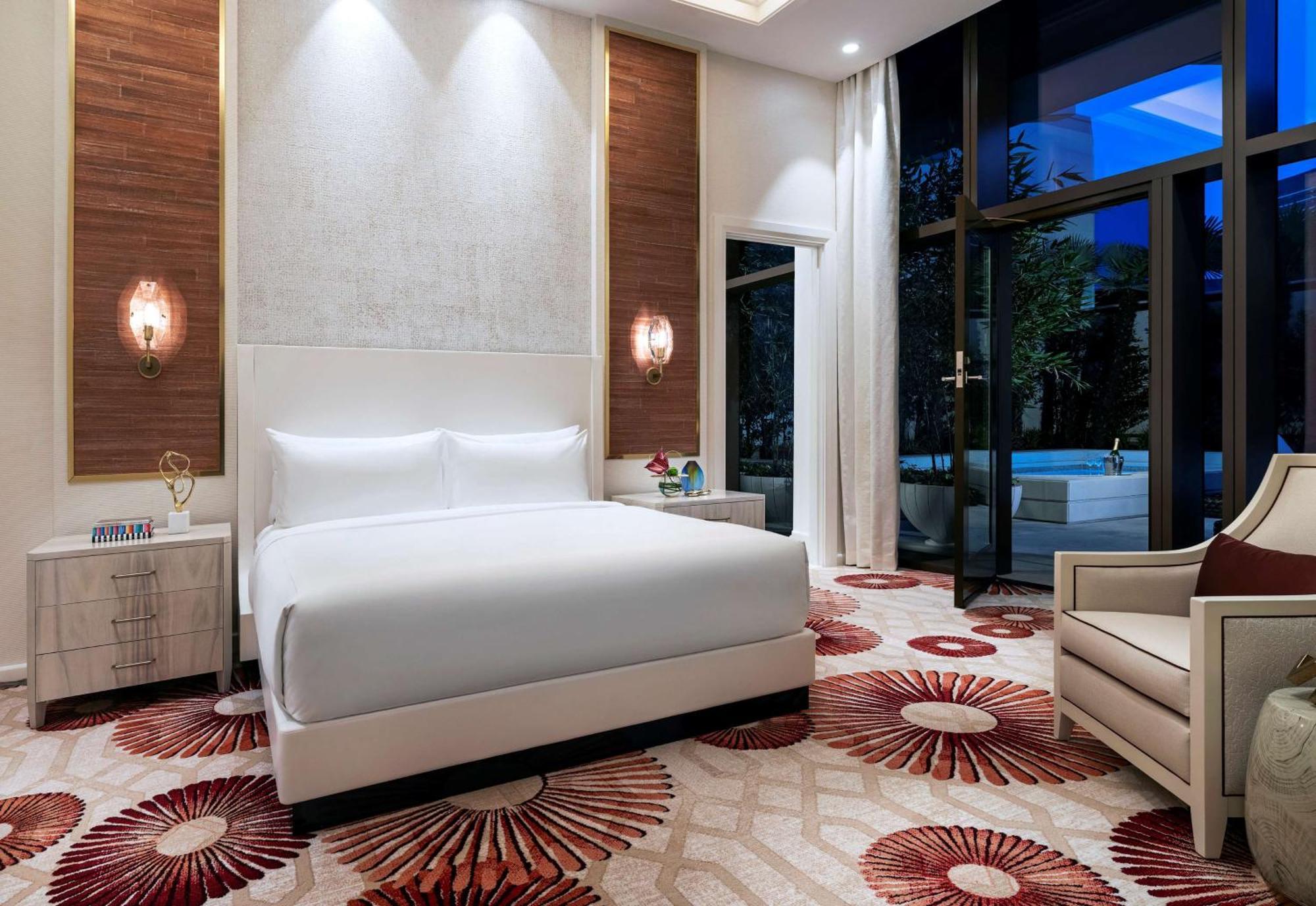 Resort Crockfords Vegas, Lxr & At World