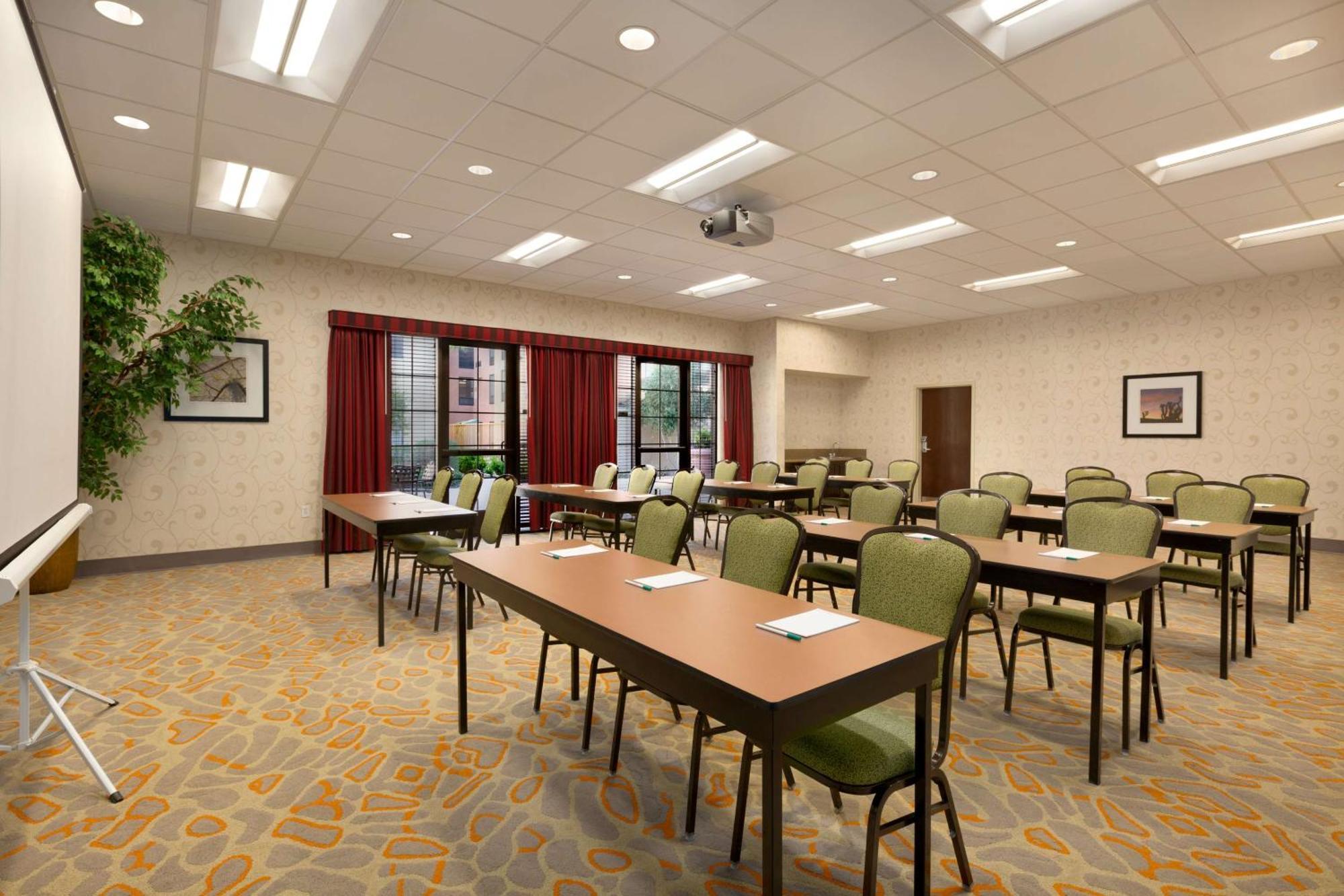 Hotel Homewood By Hilton Vegas Airport 3*