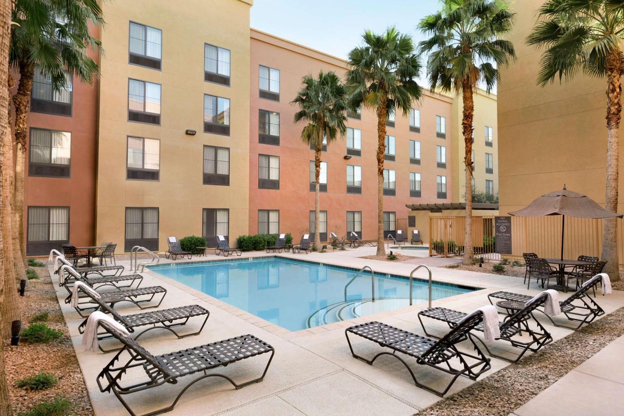 Hotel Homewood By Hilton Vegas Airport 3*