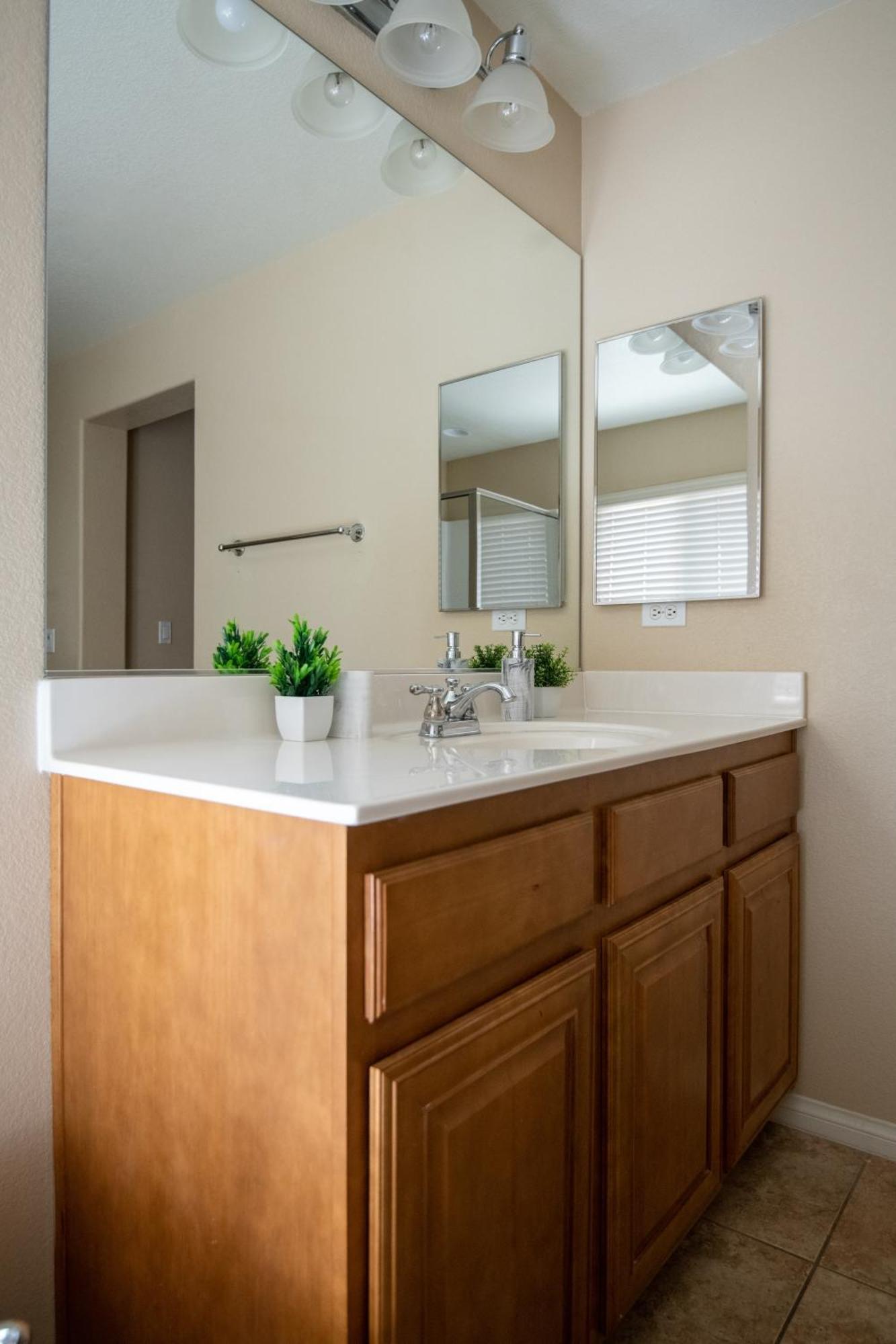 Large 3br King Moments Away From Strip Сasa de vacaciones
