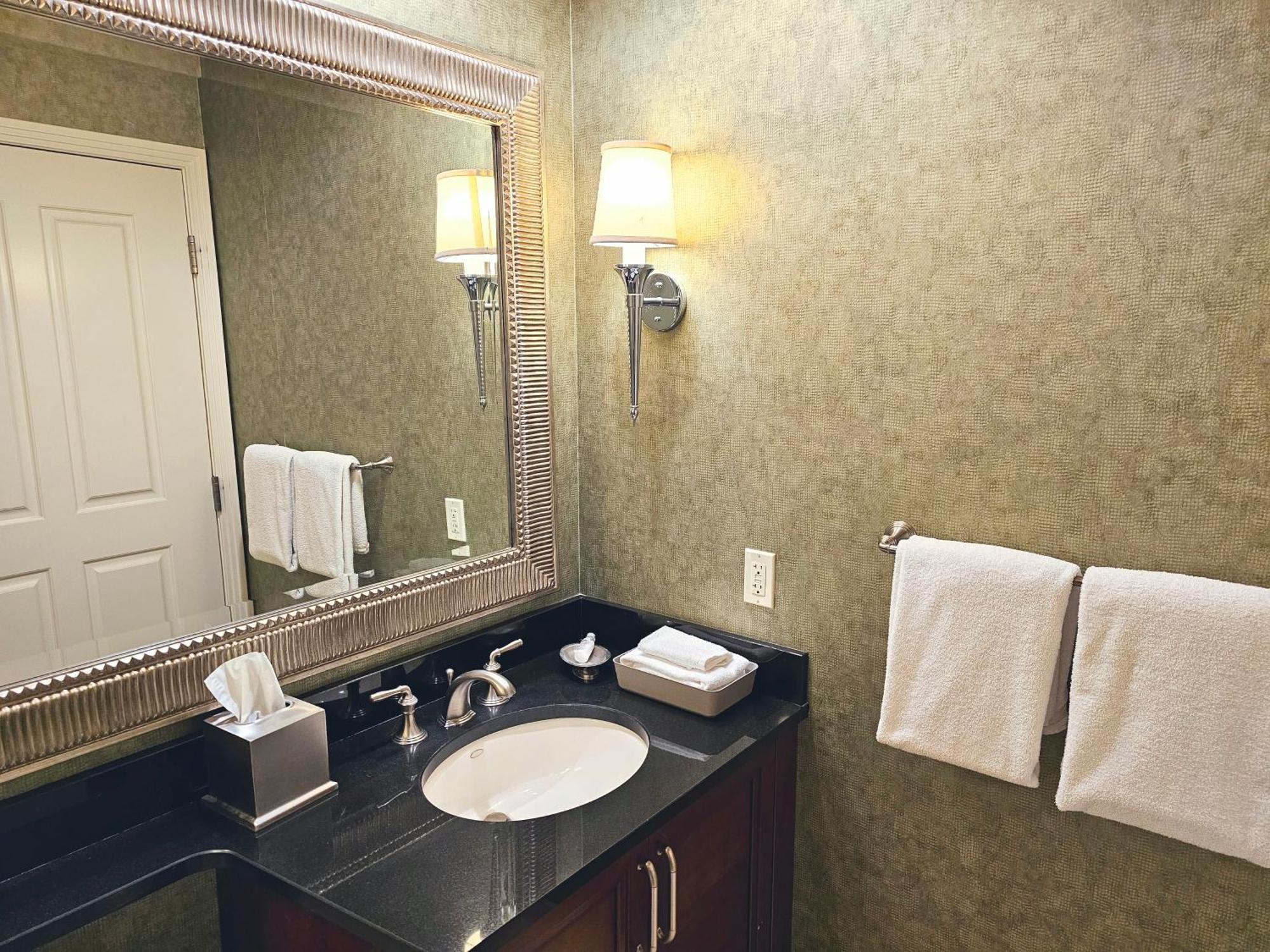Strip & Sphere View - Separate Living - 2 Full Bath - Full Kitchen - Balcony - 900 Sqft - Mgm Signature Apartahotel 4*
