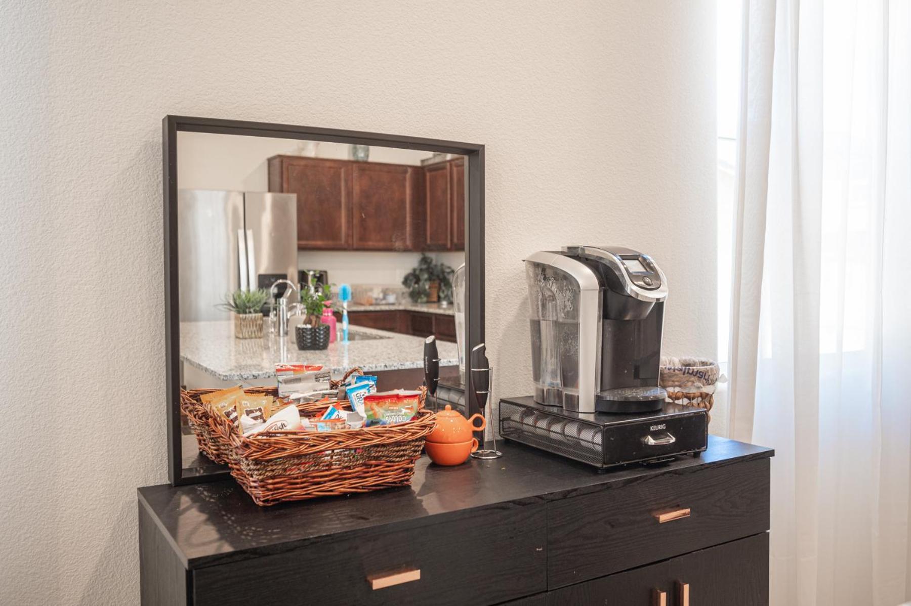 Beautiful Brand New 2 Bedroom Vegas Home! Fits 12 Or More,15-20 Minutes From Lv Strip Las Vegas