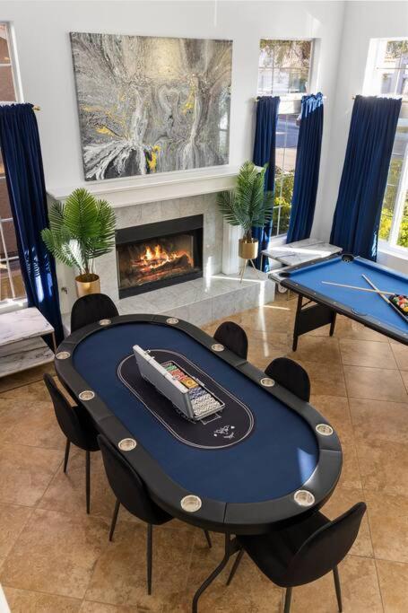 Heated Pool - Poker - 5 Min - Airport - 10-strip Holiday home