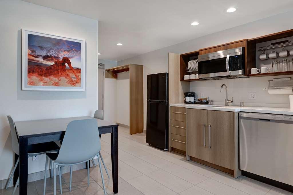 Home2 By Hilton Vegas I-215 Curve *