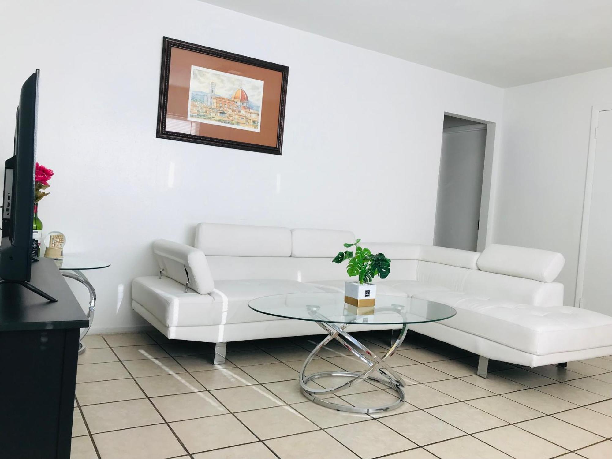 Super 1 Bedroom, Share Bathroom, Kitchen -1 Habitación en casa particular