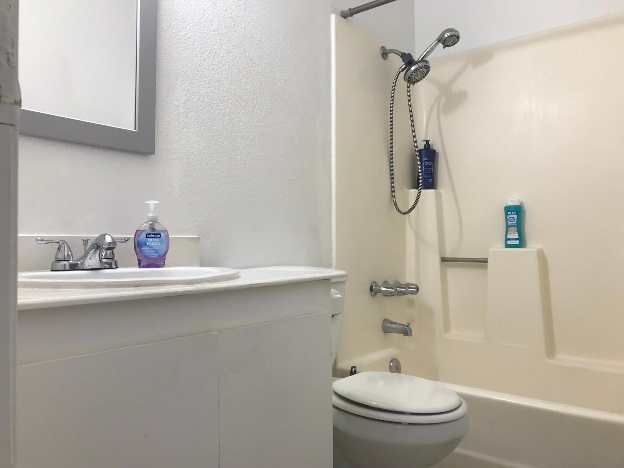Super 1 Bedroom, Share Bathroom, Kitchen -1 Habitación en casa particular *