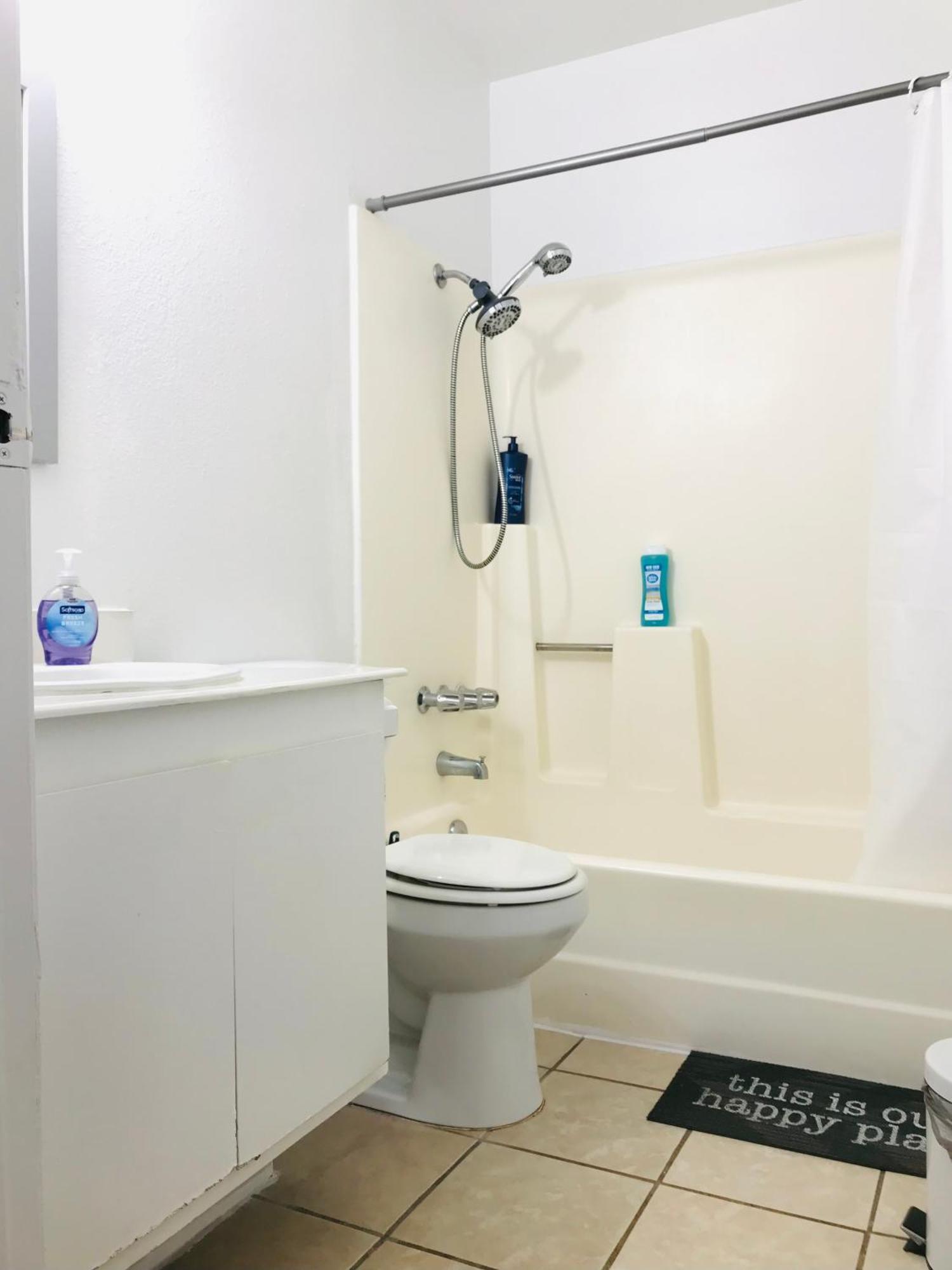 Super 1 Bedroom, Share Bathroom, Kitchen -1 * Las Vegas