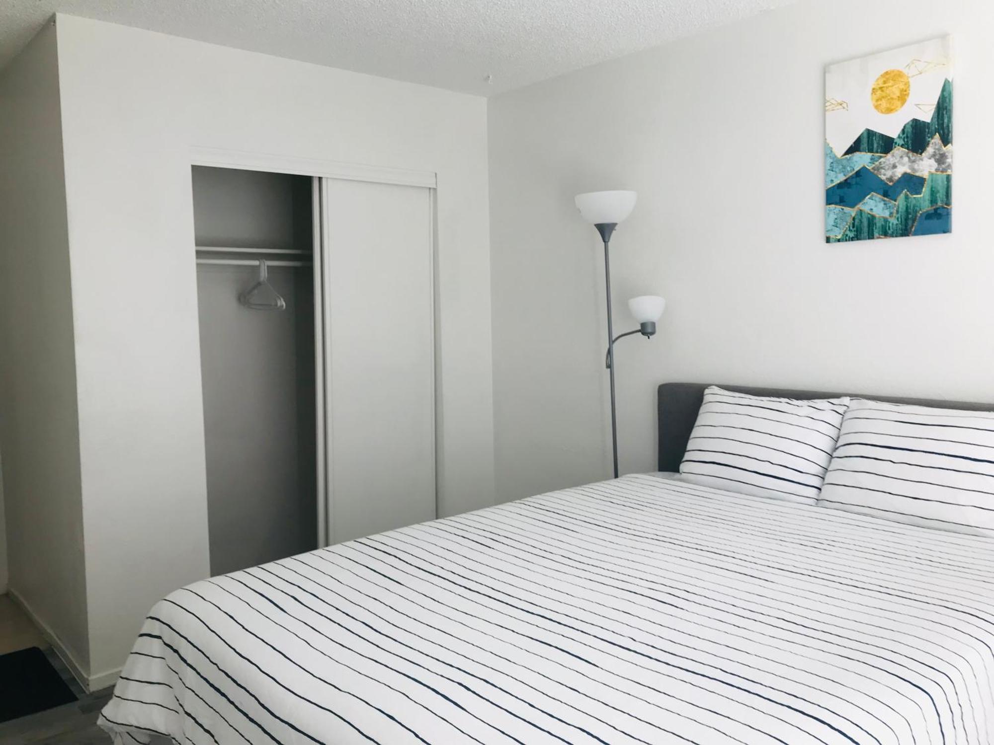 Habitación en casa particular Super 1 Bedroom, Share Bathroom, Kitchen -1 Las Vegas