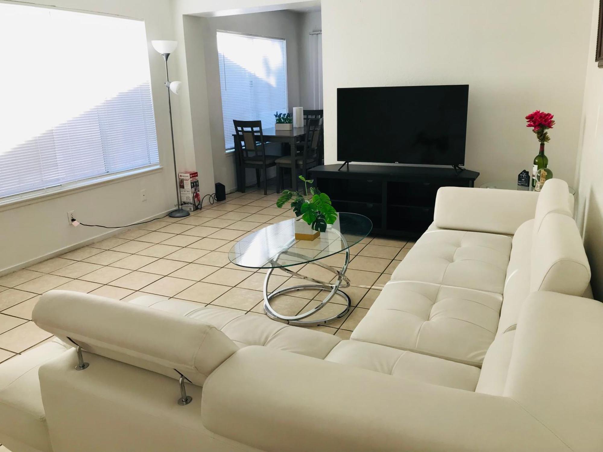Super 1 Bedroom, Share Bathroom, Kitchen -1 Habitación en casa particular
