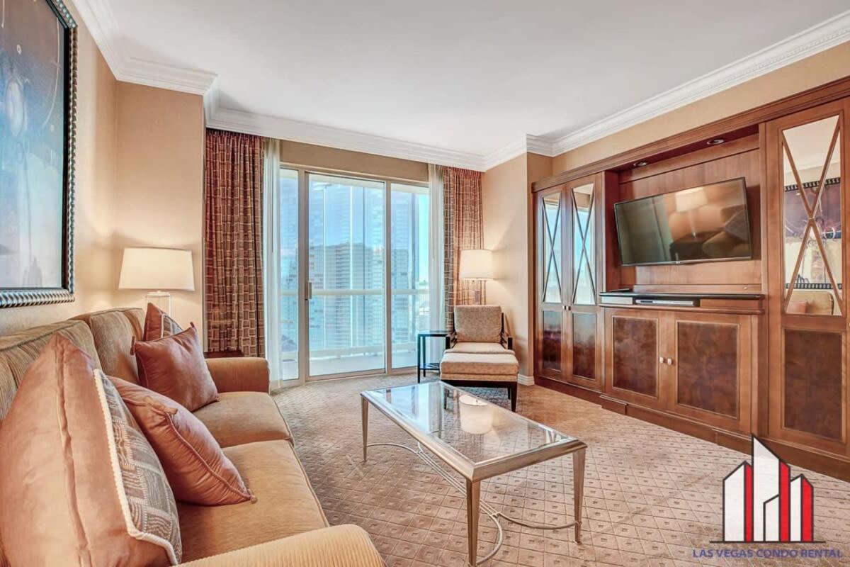 Сasa de vacaciones Mgm Signature-21-701 1br2ba F1 Strip View Balcony *