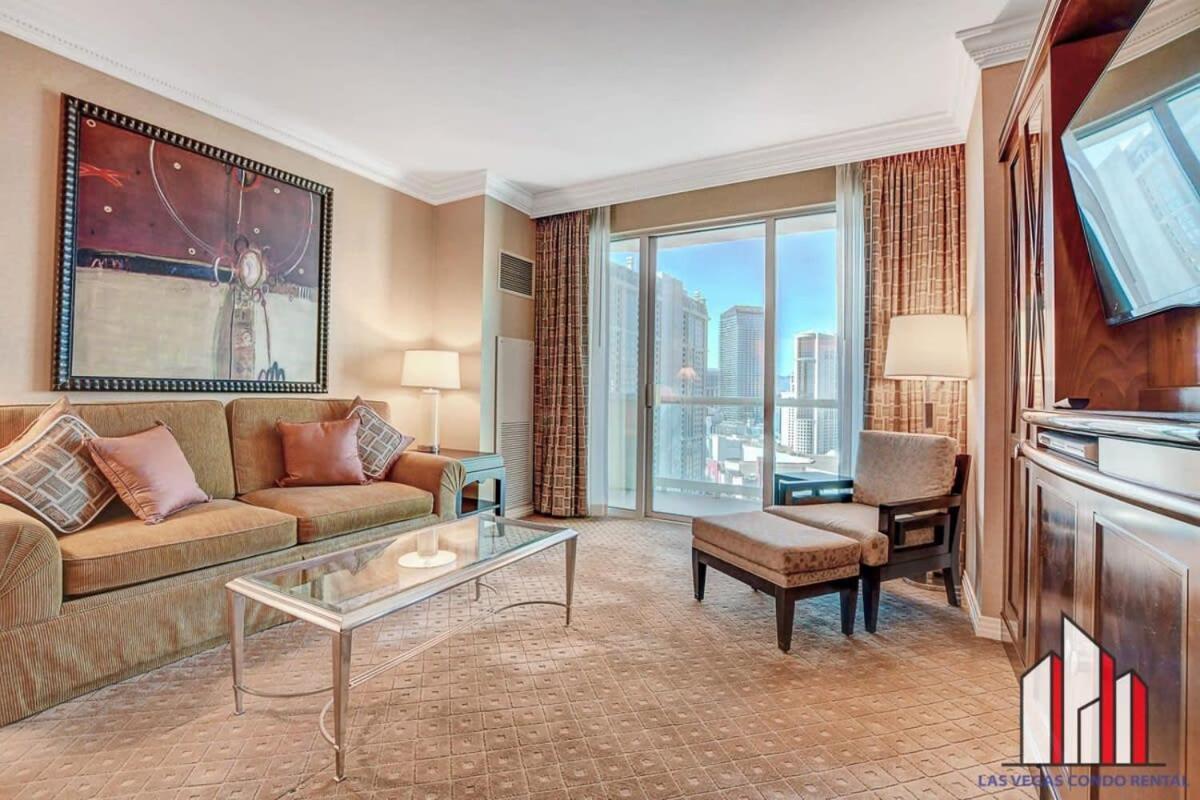 Сasa de vacaciones Mgm Signature-21-701 1br2ba F1 Strip View Balcony
