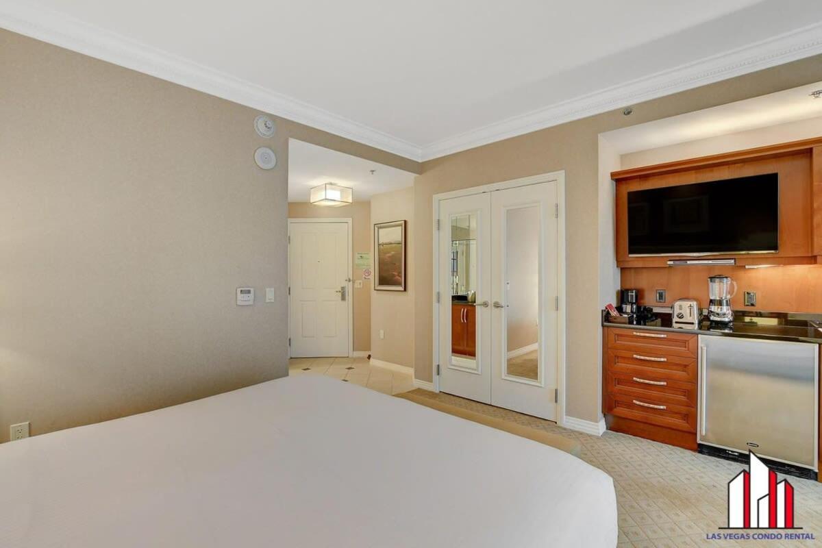 Signature 2br3ba Balcony Combo Units 18-701 And 03