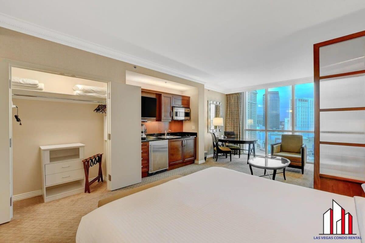 Signature 2br3ba Balcony Combo Units 18-701 And 03