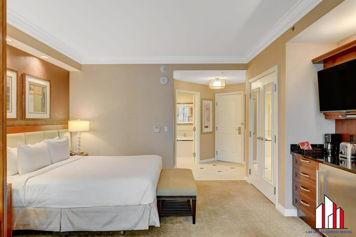 Signature 2br3ba Balcony Combo Units 18-701 And 03