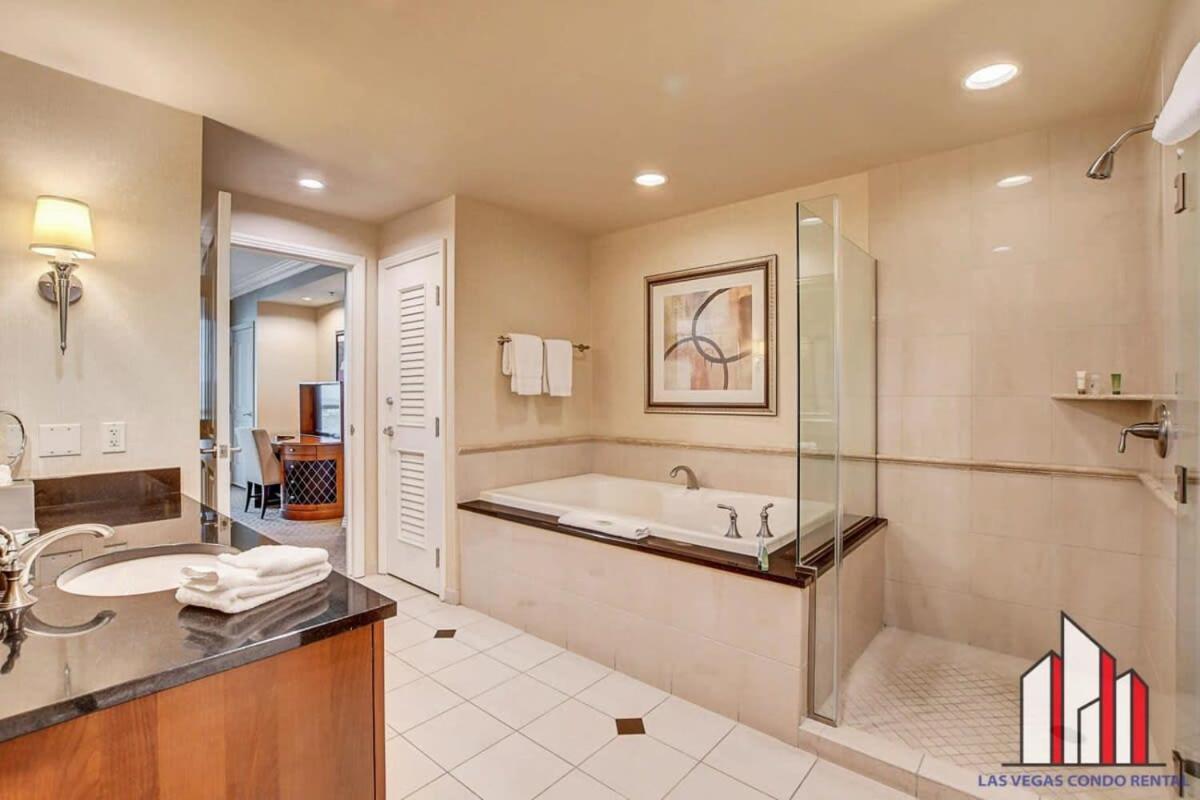 Signature 2br3ba F1 View Balcony Ste 28-814 And 16 Holiday home Las Vegas