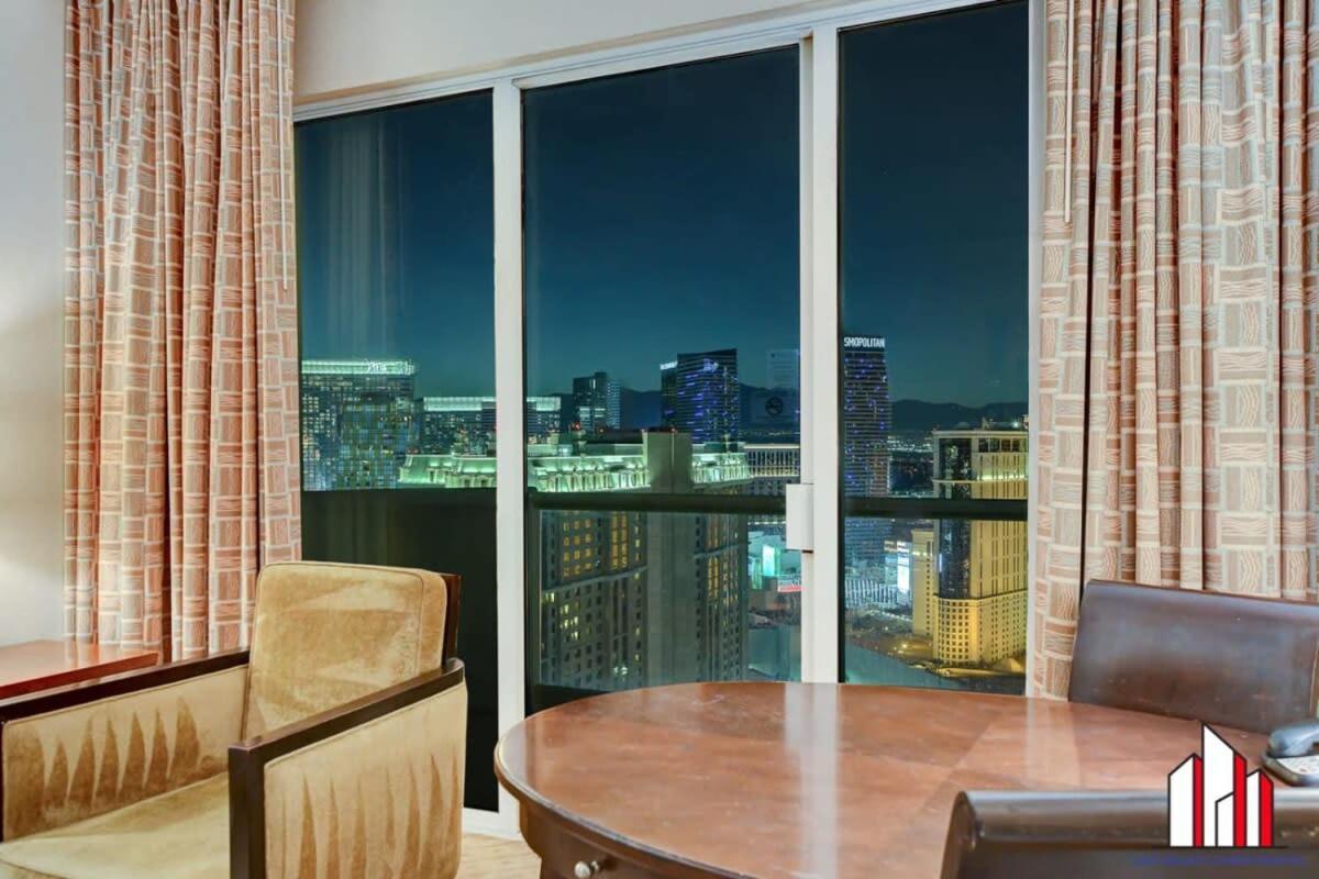 Mgm Signature-36-705 F1 Track & Strip View Balcony Сasa de vacaciones