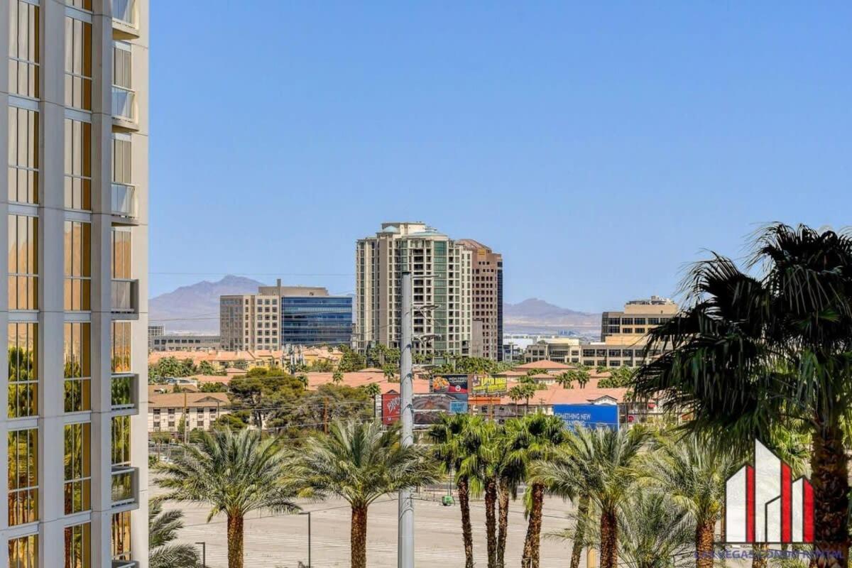 Mgm Signature-04-707 Strip View Balcony Сasa de vacaciones