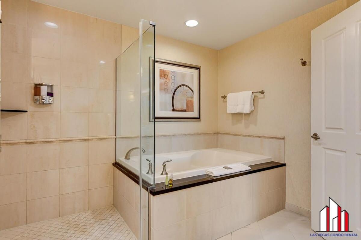 Mgm Signature-22-611 Strip View Jacuzzi Сasa de vacaciones *
