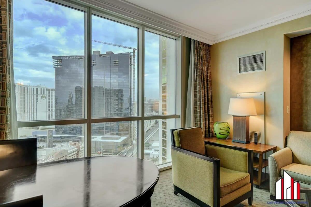 Mgm Signature-22-611 Strip View Jacuzzi