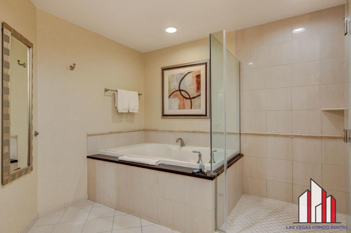 Mgm Signature-24-709 Strip View Jacuzzi *