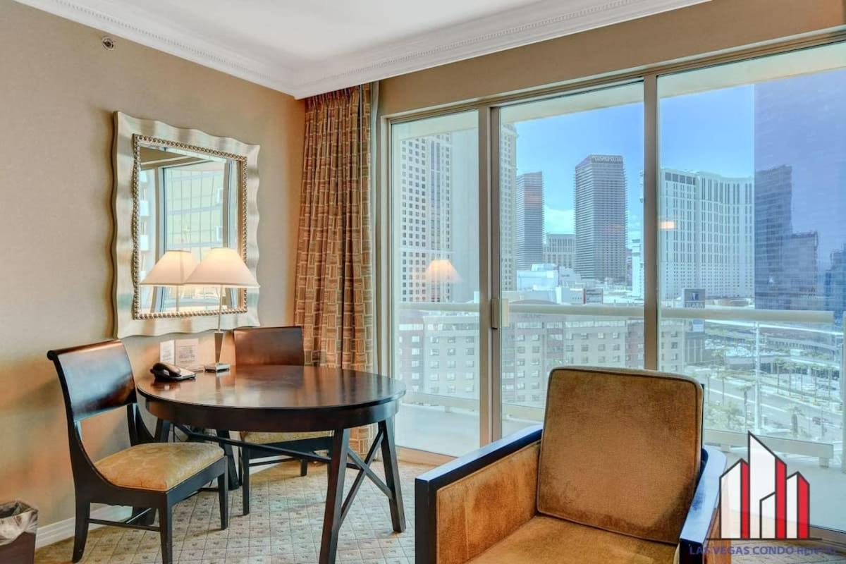Mgm Signature-10-717 Strip View Balcony *