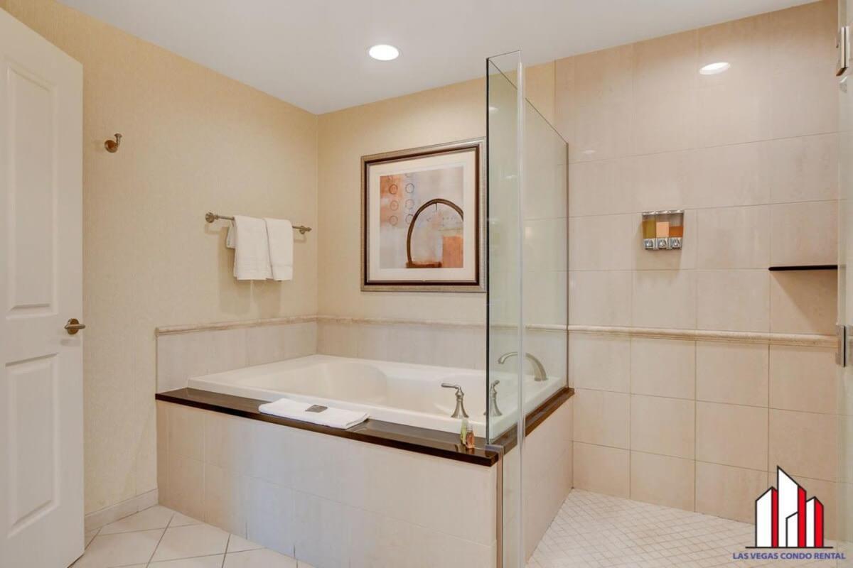 Сasa de vacaciones Mgm Signature-20-609 Strip View Jacuzzi