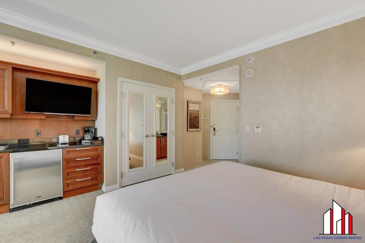 Mgm Signature-25-609 Strip View Jacuzzi *