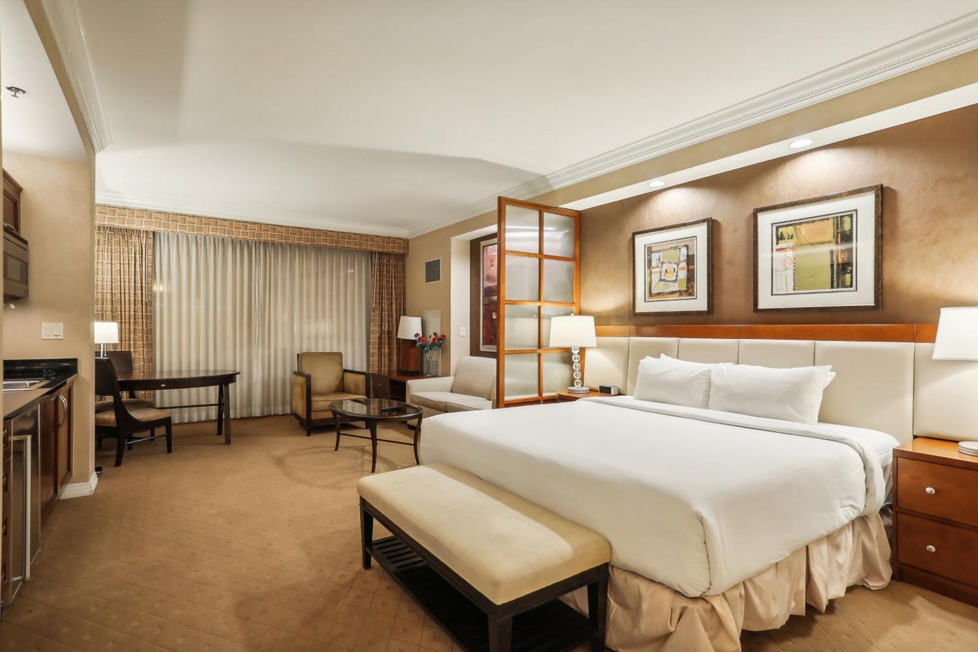 Apartahotel Mgm Signature Deluxe Balcony Strip View