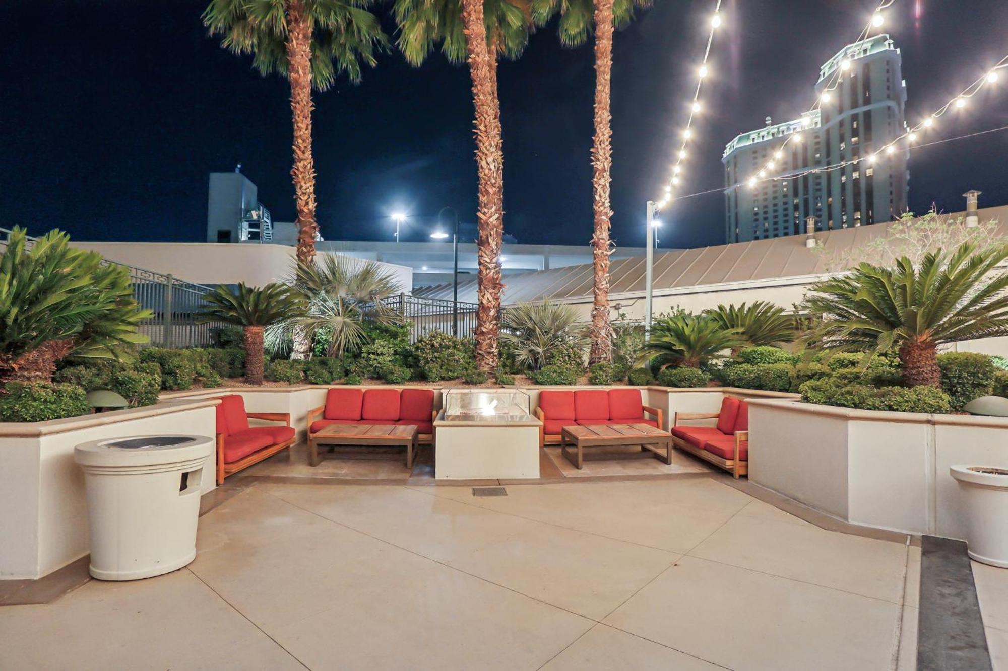 Mgm Signature Deluxe Balcony Strip View