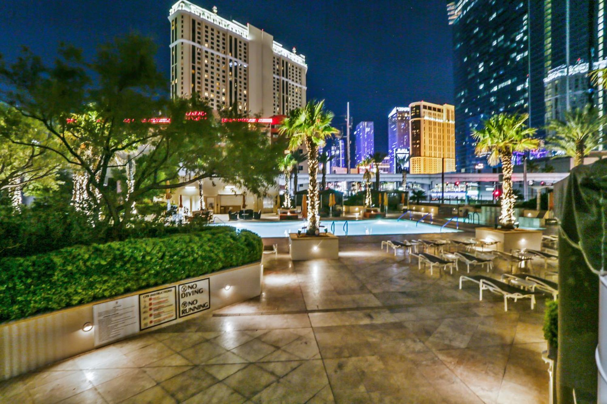 Apartahotel Mgm Signature Deluxe Balcony Strip View *