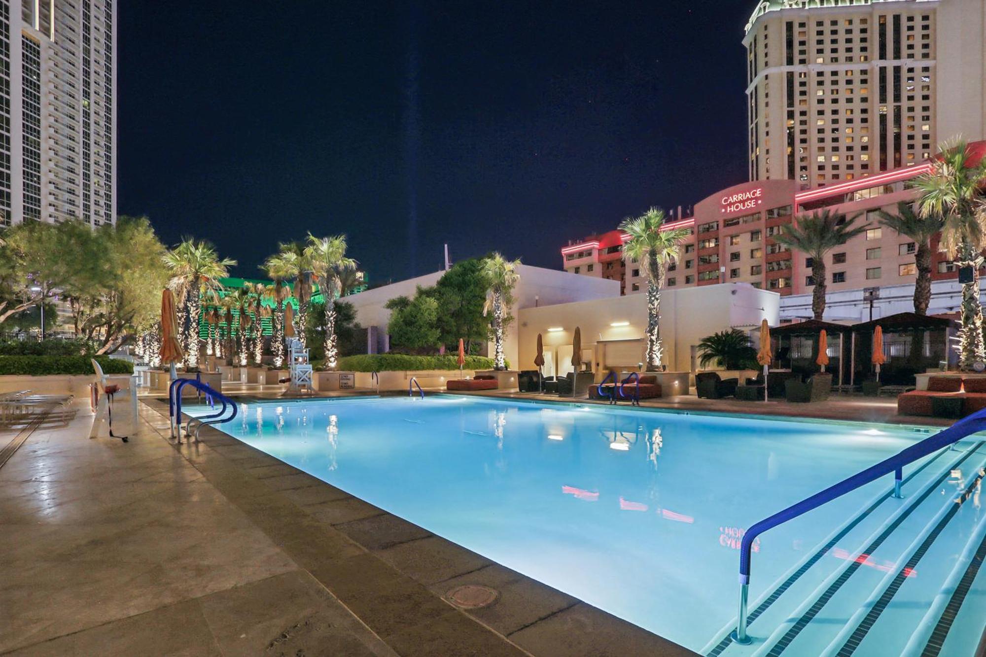 Apartahotel Mgm Signature Deluxe Balcony Strip View