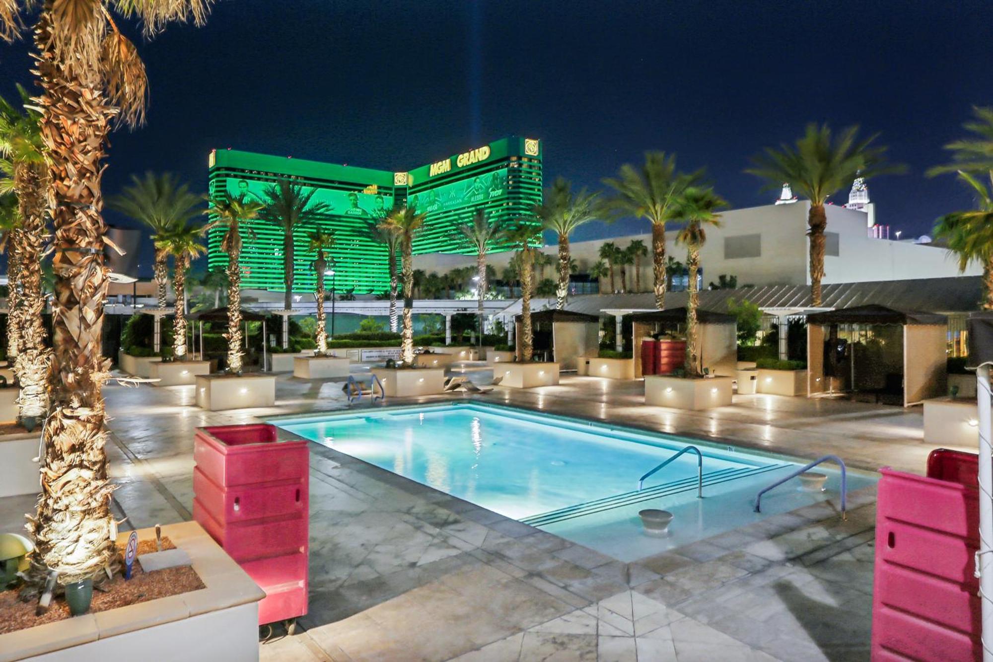 Apartahotel Mgm Signature Deluxe Balcony Strip View *
