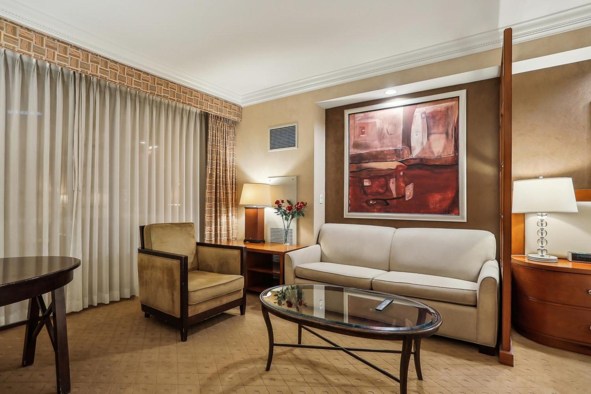 Mgm Signature Deluxe Balcony Strip View