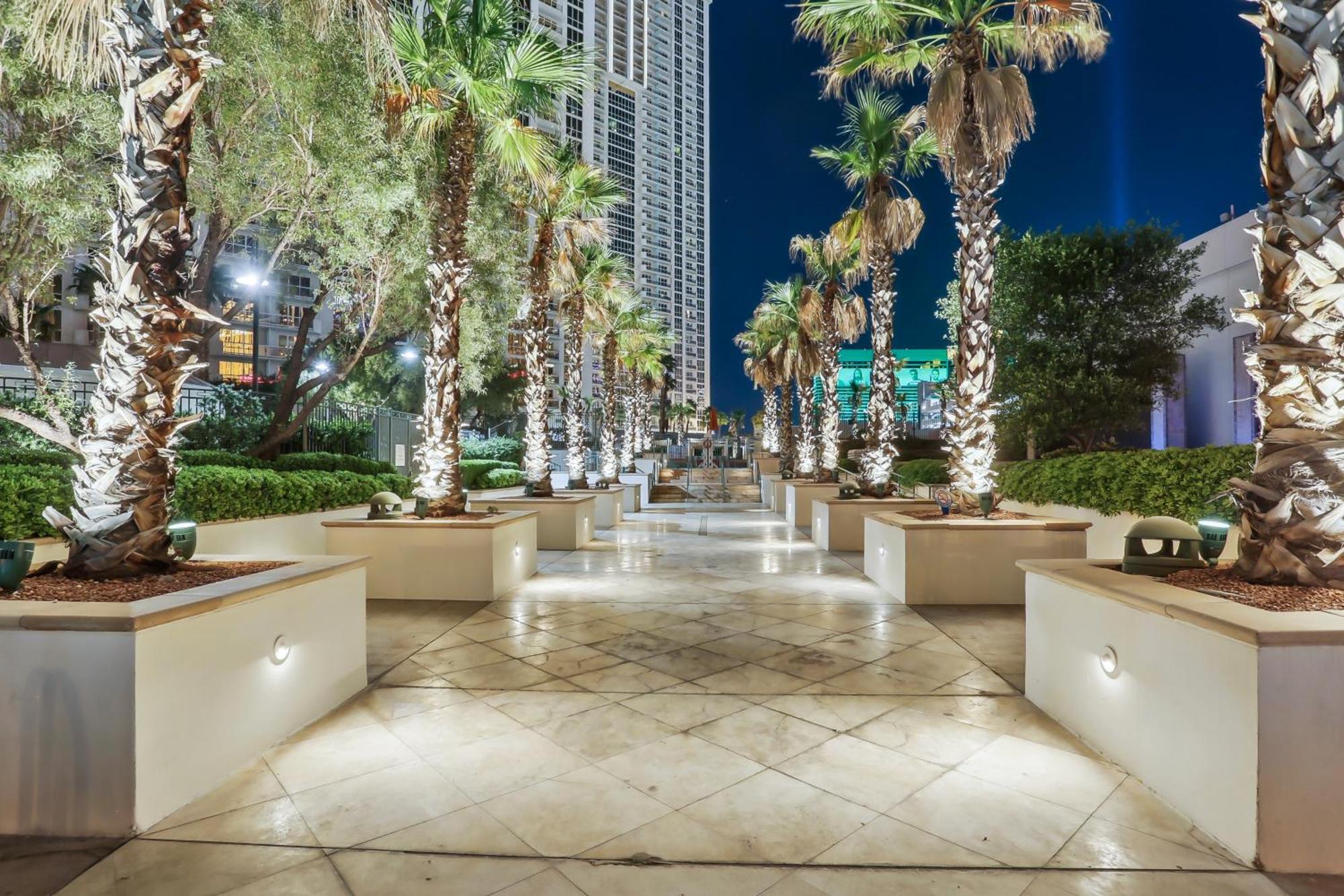 Apartahotel Mgm Signature Deluxe Balcony Strip View