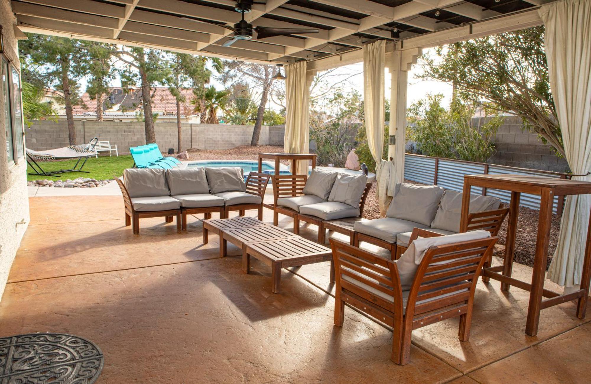 Comfy Expansive - Near The Strip - Heated Pool