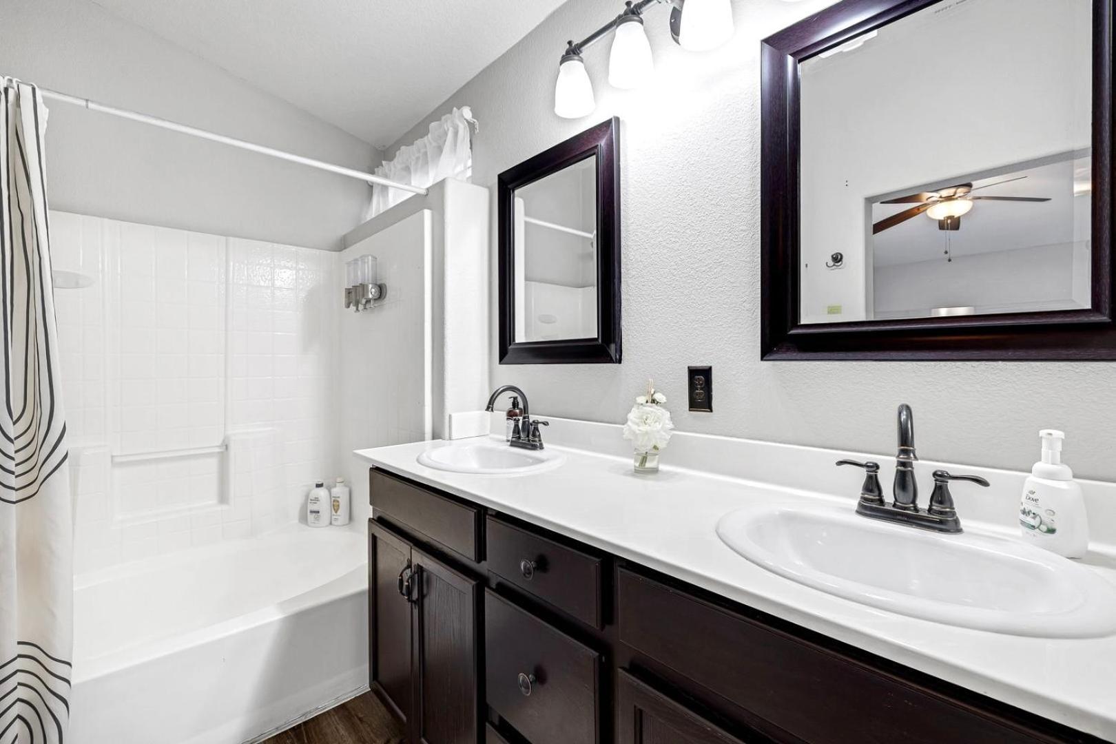 Modern In Vegas Near Strip With Pool And Jacuzzi Сasa de vacaciones *
