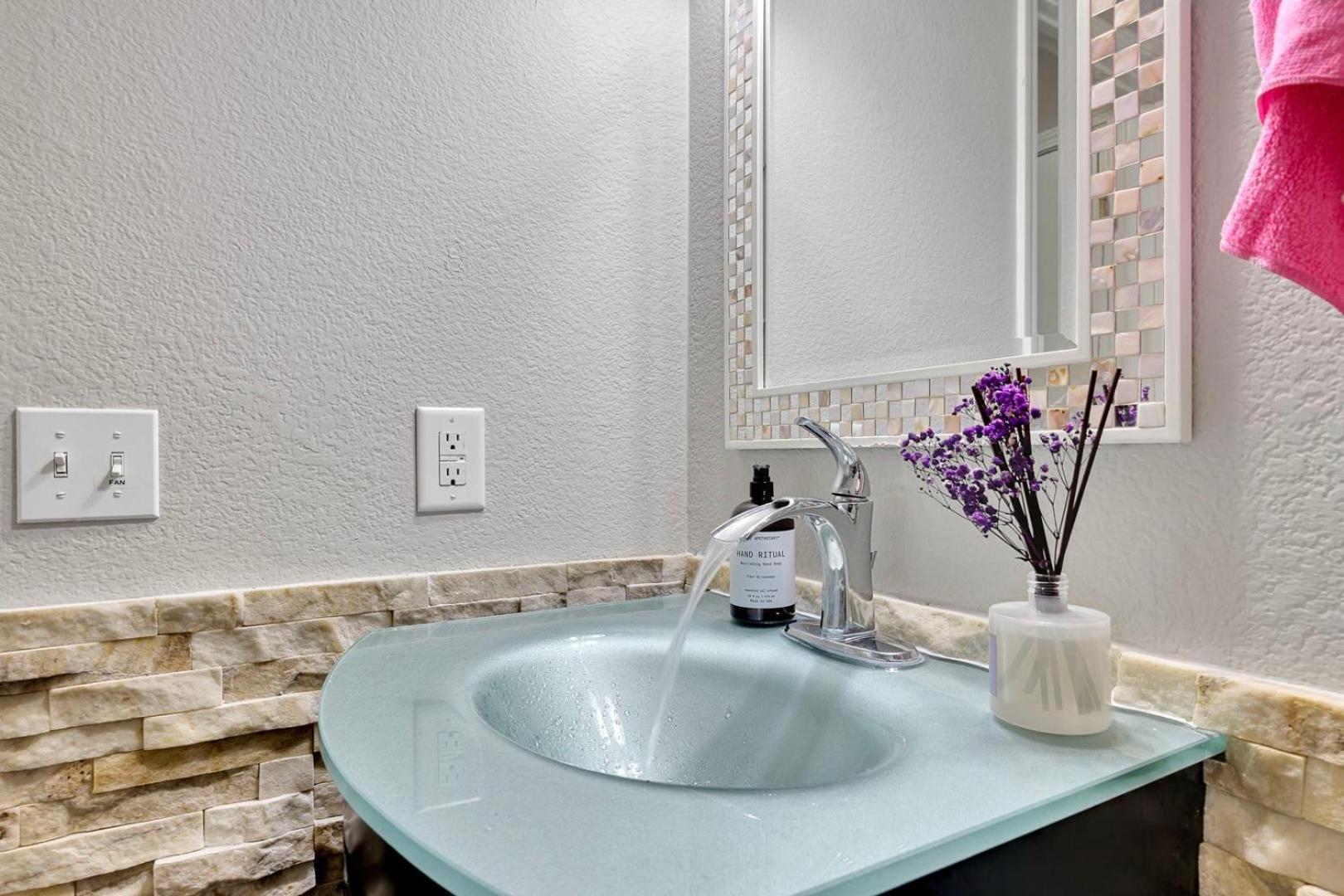 Modern In Vegas Near Strip With Pool And Jacuzzi Сasa de vacaciones *