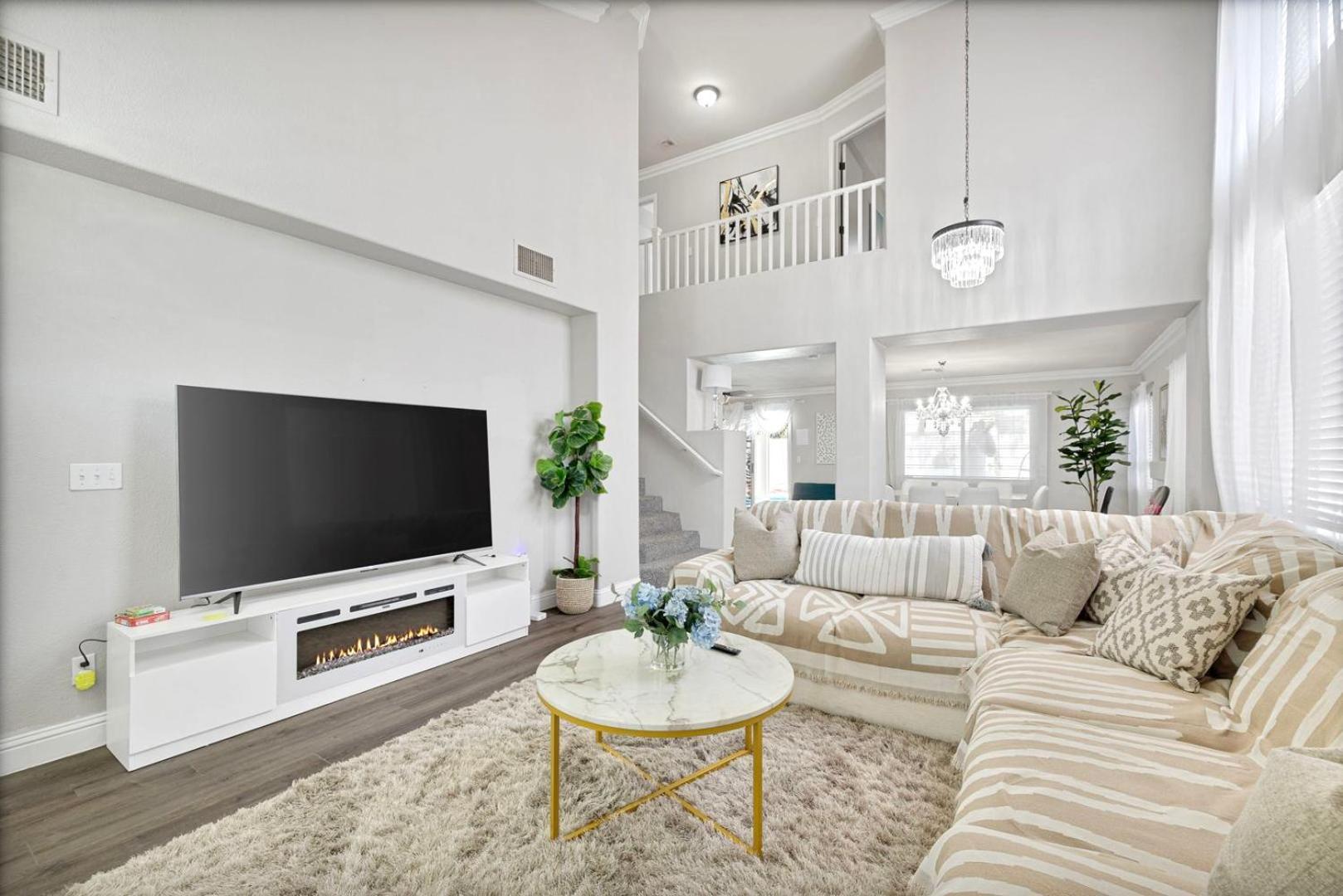 Modern In Vegas Near Strip With Pool And Jacuzzi Сasa de vacaciones *