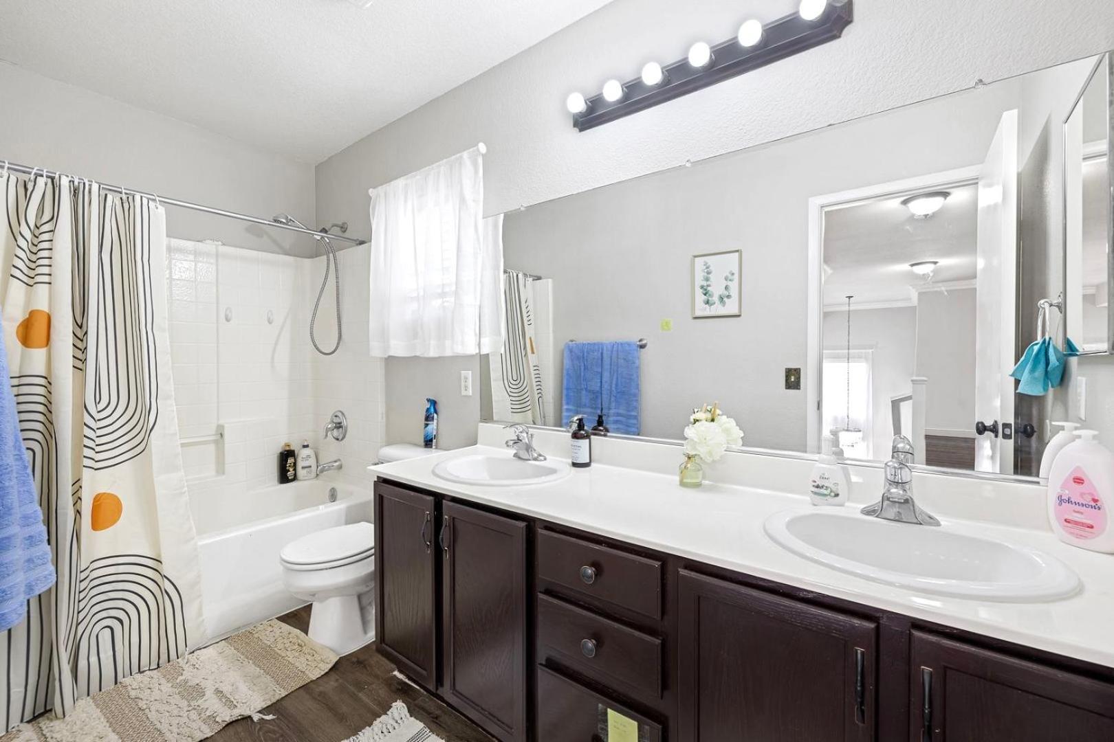 Modern In Vegas Near Strip With Pool And Jacuzzi Сasa de vacaciones Las Vegas