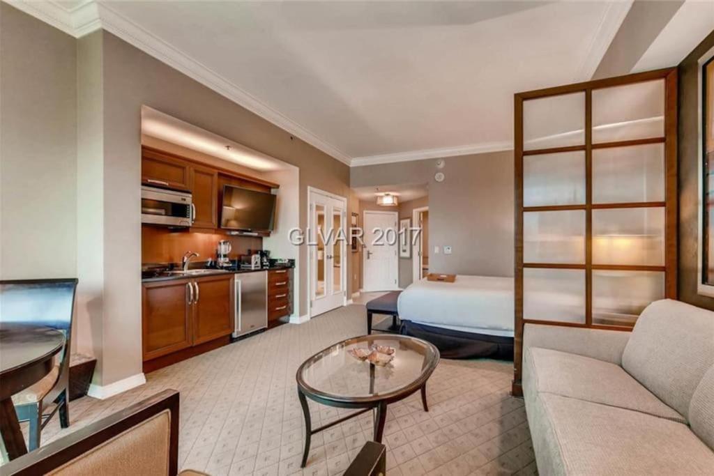 Mgm Signature Ph 30th Floor Deluxe Strip Facing With Balcony *