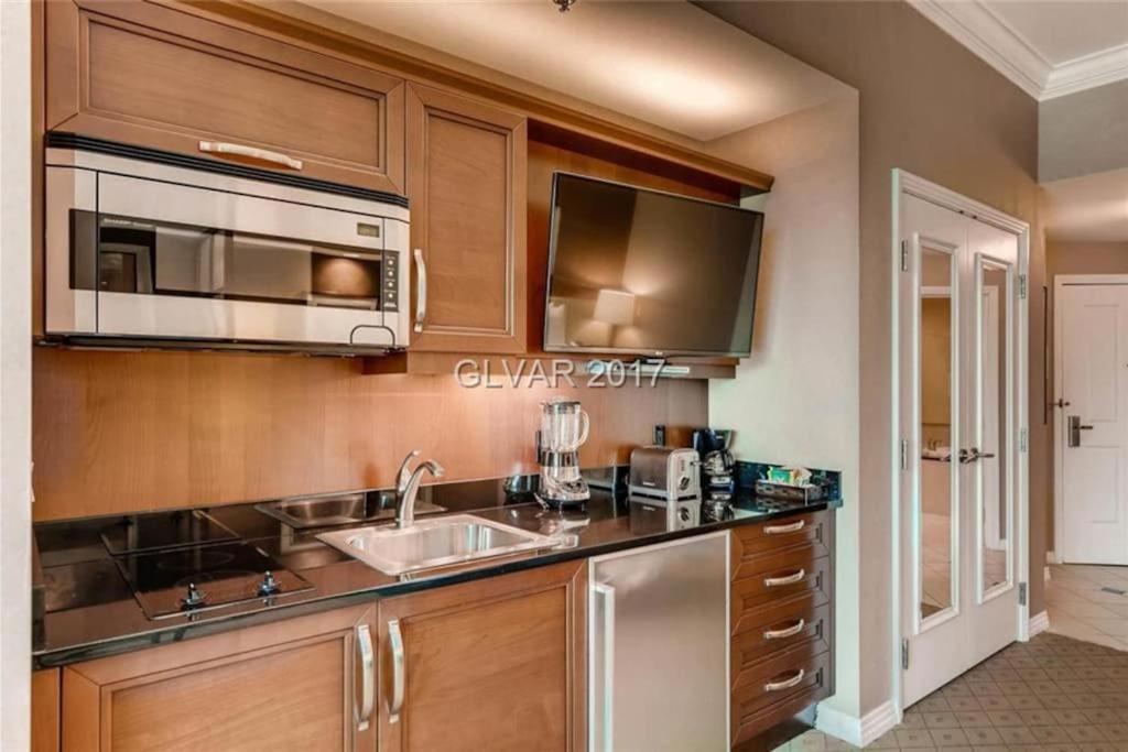 Mgm Signature Ph 30th Floor Deluxe Strip Facing With Balcony *