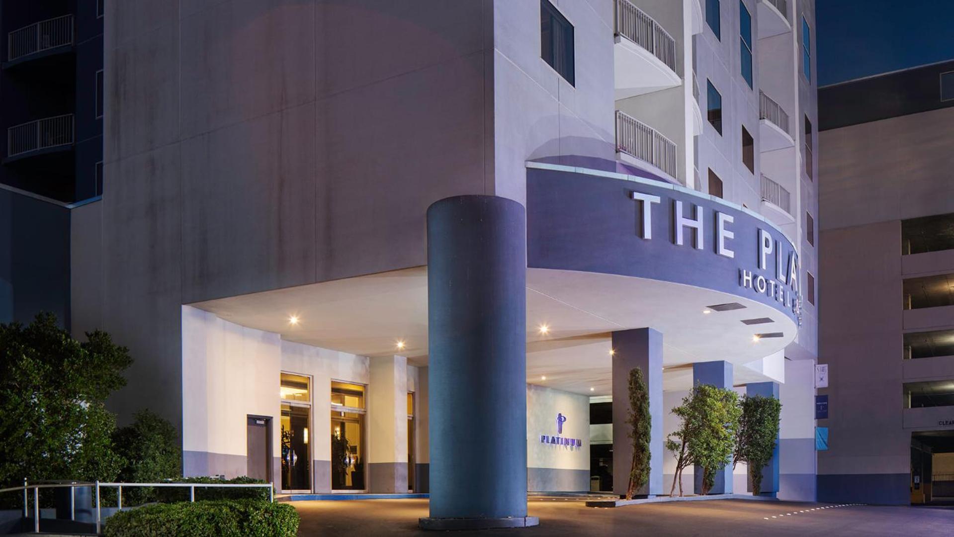 Ultimate Vegas Getaway One Bedroom With Balcony, Kitchen, Gym, Pool & Free Parking Apartahotel